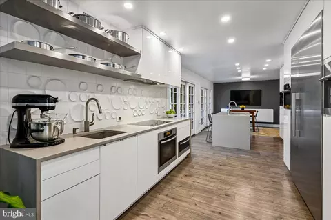 Kitchen - 322 Eagle Hill Rd, Pasadena, MD 21122 photo 1 of 9