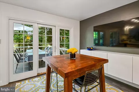 Dining - 322 Eagle Hill Rd, Pasadena, MD 21122 photo 2 of 5