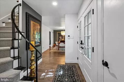 Entry Way - 322 Eagle Hill Rd, Pasadena, MD 21122 photo 2 of 7