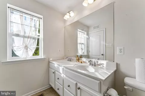 Entry Way - 320 Mount Vernon Ave, Odenton, MD 21113 photo 5 of 6