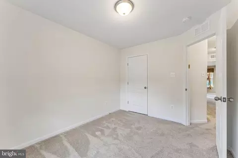 Entry Way - 320 Mount Vernon Ave, Odenton, MD 21113 photo 4 of 6