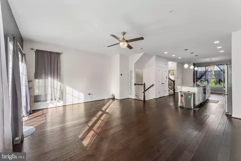 Living - 320 Mount Vernon Ave, Odenton, MD 21113 photo 2 of 3