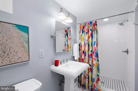 Bath - 211 Mckendree Ave, Annapolis, MD 21401 photo 5 of 5