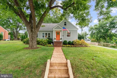 Exterior - 211 Mckendree Ave, Annapolis, MD 21401 photo 4 of 11