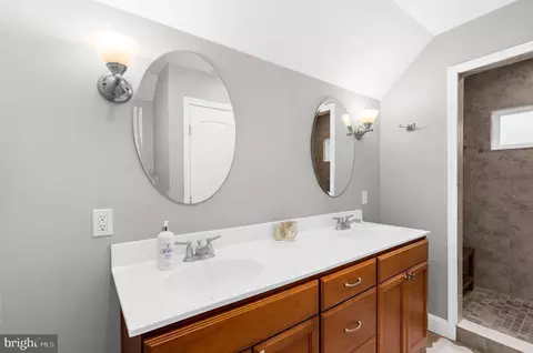 Bath - 211 Mckendree Ave, Annapolis, MD 21401 photo 2 of 5