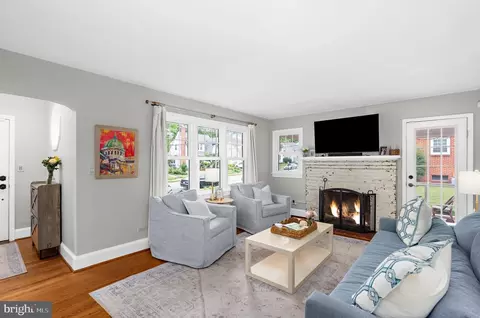 Living - 211 Mckendree Ave, Annapolis, MD 21401 photo 1 of 1