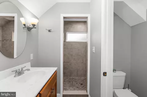 Bath - 211 Mckendree Ave, Annapolis, MD 21401 photo 3 of 5