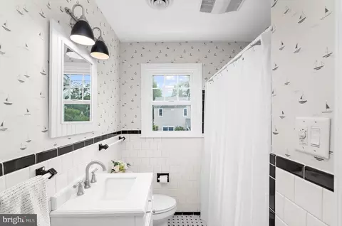 Bath - 211 Mckendree Ave, Annapolis, MD 21401 photo 1 of 5