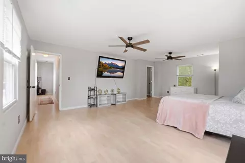 Bedroom - 5943 Sneed Dr, Deale, MD 20751 photo 4 of 7