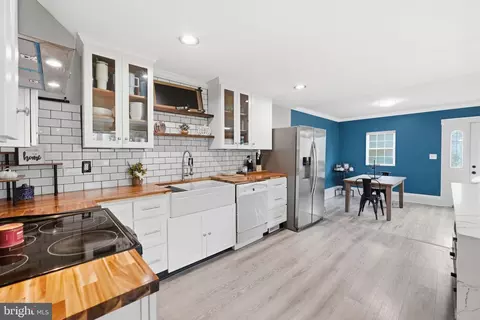 Kitchen - 5943 Sneed Dr, Deale, MD 20751 photo 2 of 2