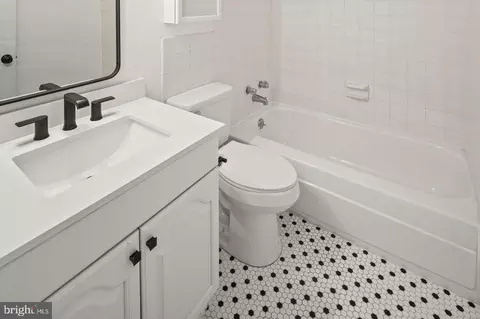 Bath - 755 Fairview Ave #755 D, Annapolis, MD 21403 photo 2 of 2