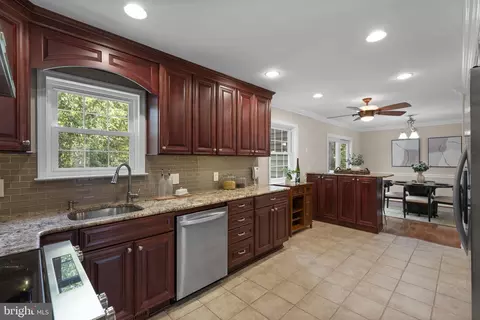 Kitchen - 361 Ternwing Ct, Arnold, MD 21012 photo 2 of 6