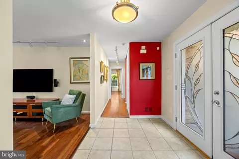Entry Way - 2567 Forest Knl St, Annapolis, MD 21401 photo 4 of 9