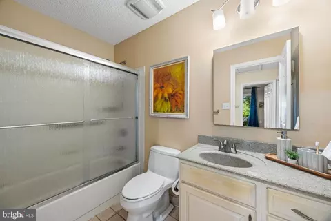 Bath - 2567 Forest Knl St, Annapolis, MD 21401 photo 1 of 4