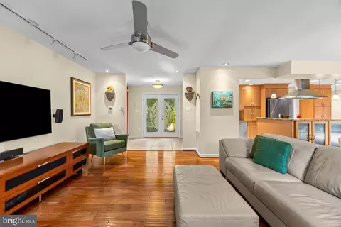 Entry Way - 2567 Forest Knl St, Annapolis, MD 21401 photo 5 of 9