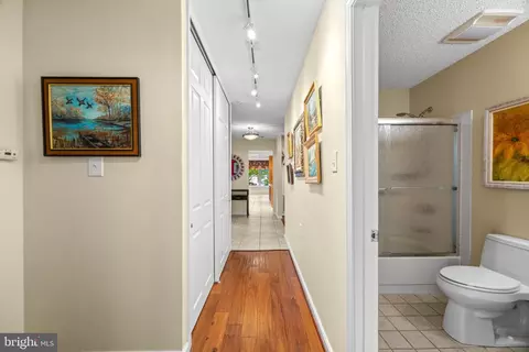 Entry Way - 2567 Forest Knl St, Annapolis, MD 21401 photo 8 of 9
