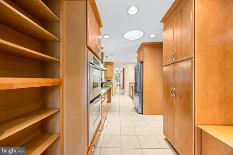 Entry Way - 2567 Forest Knl St, Annapolis, MD 21401 photo 7 of 9