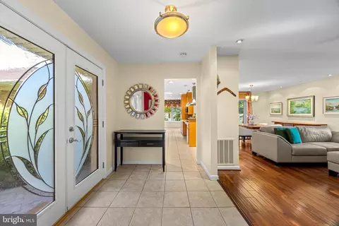 Entry Way - 2567 Forest Knl St, Annapolis, MD 21401 photo 2 of 9