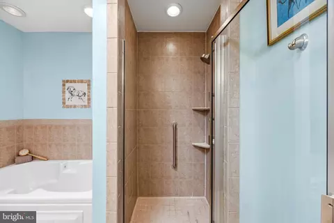 Bath - 2567 Forest Knl St, Annapolis, MD 21401 photo 4 of 4