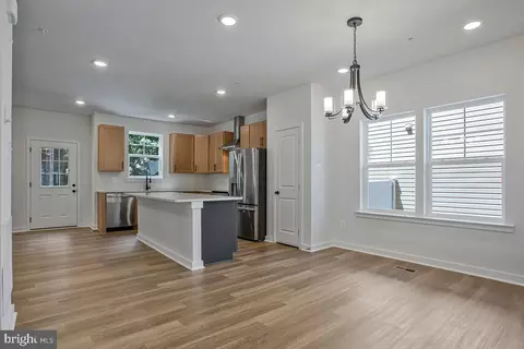 Entry Way - 1225 Juniper St, Shady Side, MD 20764 photo 4 of 8