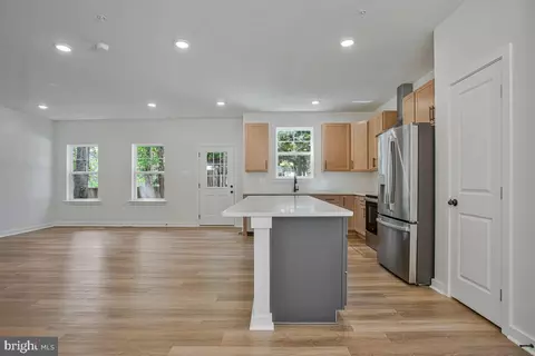 Entry Way - 1225 Juniper St, Shady Side, MD 20764 photo 6 of 8