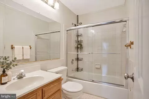 Bath - 1210 Seminole Dr, Arnold, MD 21012 photo 1 of 3