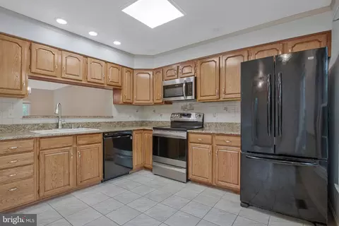 Kitchen - 1210 Seminole Dr, Arnold, MD 21012 photo 2 of 3