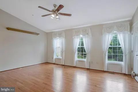 Living - 1210 Seminole Dr, Arnold, MD 21012 photo 3 of 6