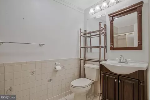 Bath - 1210 Seminole Dr, Arnold, MD 21012 photo 3 of 3