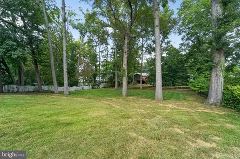 Exterior - 327 Beach Dr, Annapolis, MD 21403 photo 3 of 10