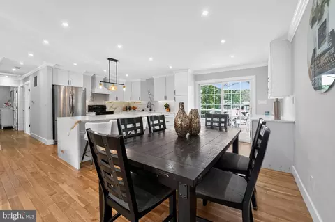 Dining - 327 Beach Dr, Annapolis, MD 21403 photo 1 of 2