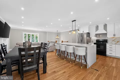 Other - 327 Beach Dr, Annapolis, MD 21403 photo 2 of 10