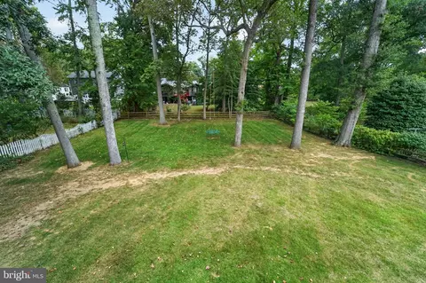 Exterior - 327 Beach Dr, Annapolis, MD 21403 photo 2 of 10
