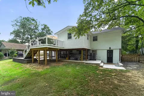 Exterior - 327 Beach Dr, Annapolis, MD 21403 photo 9 of 10