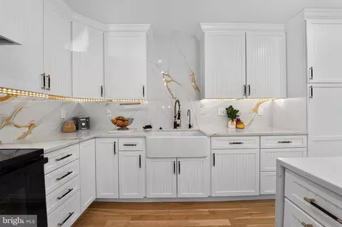 Kitchen - 327 Beach Dr, Annapolis, MD 21403 photo 4 of 5