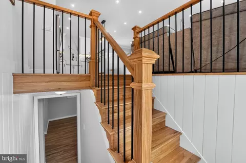 Entry Way - 327 Beach Dr, Annapolis, MD 21403 photo 6 of 7