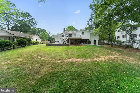 Exterior - 327 Beach Dr, Annapolis, MD 21403 photo 4 of 10