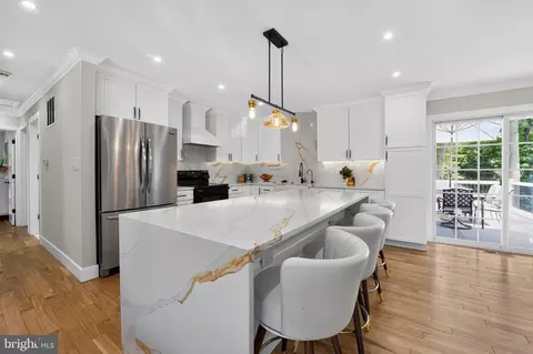 Kitchen - 327 Beach Dr, Annapolis, MD 21403 photo 1 of 5