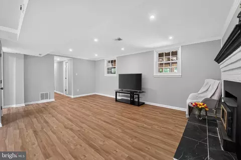 Living - 327 Beach Dr, Annapolis, MD 21403 photo 3 of 3