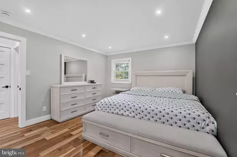 Bedroom - 327 Beach Dr, Annapolis, MD 21403 photo 3 of 8