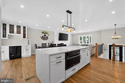 Kitchen - 327 Beach Dr, Annapolis, MD 21403 photo 5 of 5