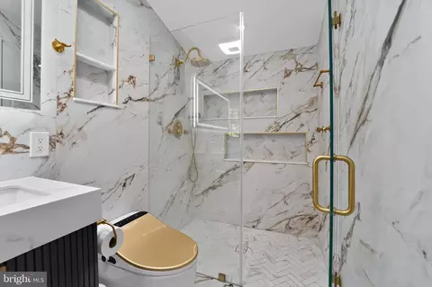 Bath - 327 Beach Dr, Annapolis, MD 21403 photo 2 of 5