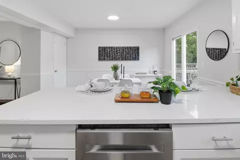 Kitchen - 347 Cool Breeze Ct, Pasadena, MD 21122 photo 2 of 4
