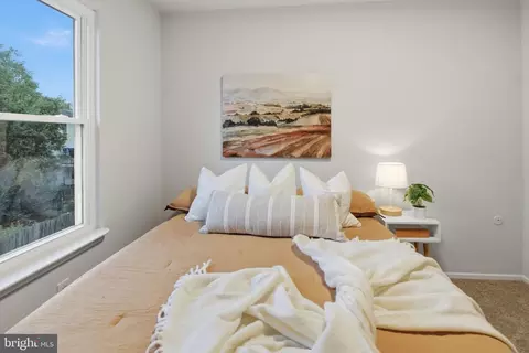 Bedroom - 347 Cool Breeze Ct, Pasadena, MD 21122 photo 3 of 10