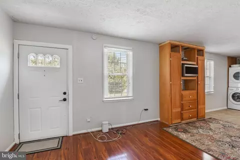 Entry Way - 1645 Colony Rd, Pasadena, MD 21122 photo 1 of 5