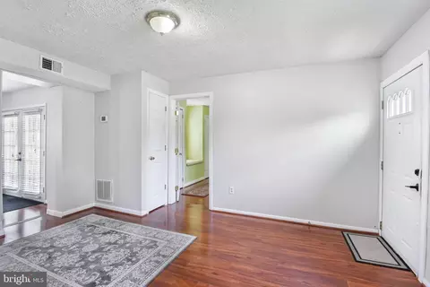 Entry Way - 1645 Colony Rd, Pasadena, MD 21122 photo 2 of 5