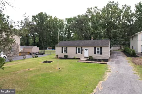 Exterior - 1645 Colony Rd, Pasadena, MD 21122 photo 2 of 5