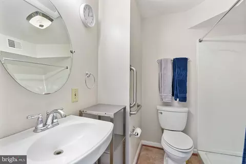 Bath - 1645 Colony Rd, Pasadena, MD 21122 photo 1 of 1