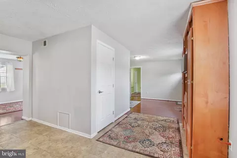 Entry Way - 1645 Colony Rd, Pasadena, MD 21122 photo 4 of 5