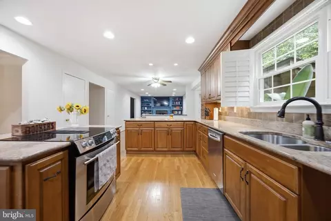 Kitchen - 284 Southland Ct, Dunkirk, MD 20754 photo 8 of 8